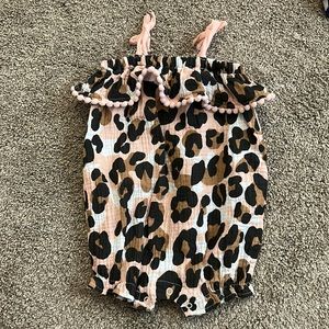 Mud pie onesie 9-12 months never worn